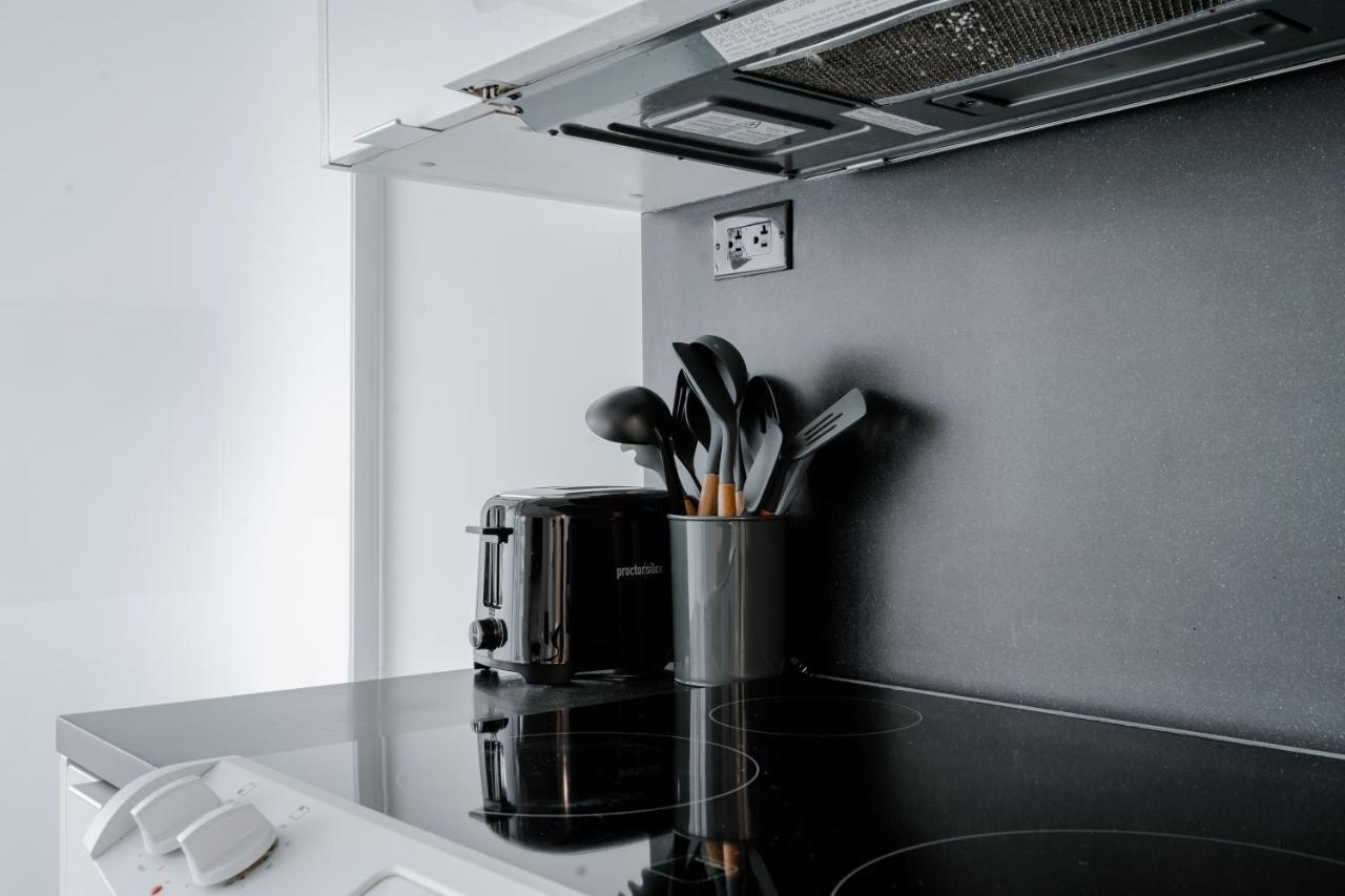 The Perfect Getaway Apartment Toronto Luaran gambar